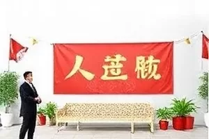 《雨停之前》封面，雨幕中的公交站牌